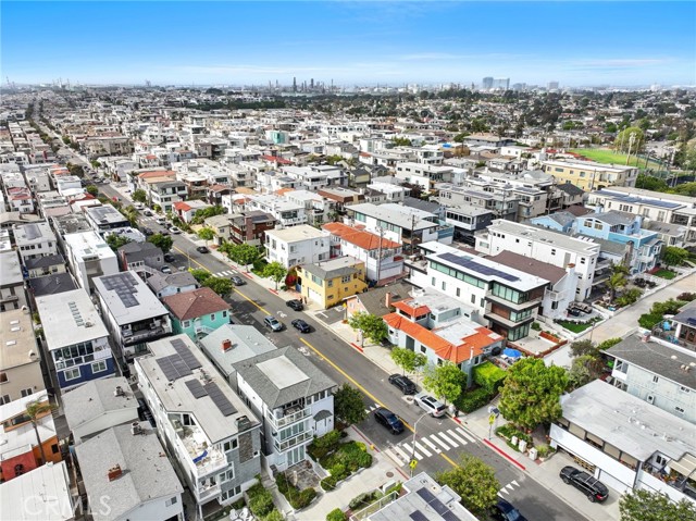 1800 Highland Avenue, Manhattan Beach CA: https://media.crmls.org/medias/496cfd1a-e09b-4b21-9ae2-f90a20b7bdd8.jpg