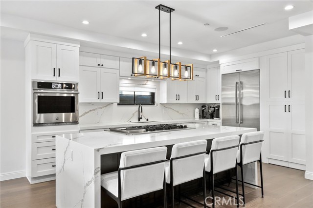 535 N Sierra Bonita Avenue, Los Angeles CA: https://media.crmls.org/medias/496d5a13-ef1f-462a-b1bf-511a7ada7e45.jpg