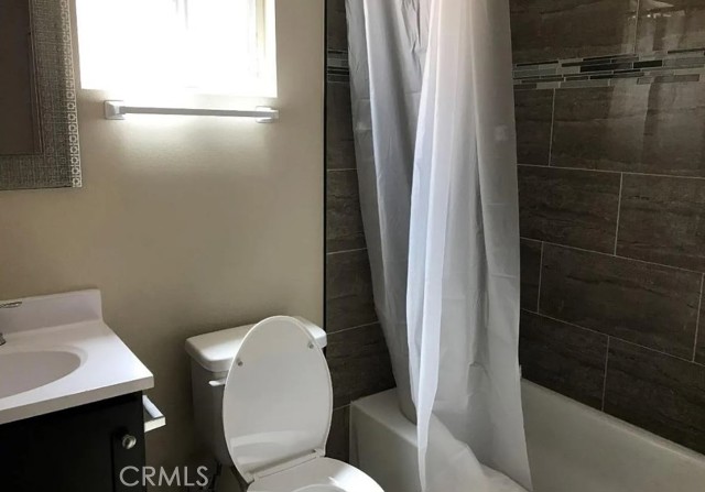 Detail Gallery Image 8 of 8 For 1663 E 85th St, Los Angeles,  CA 90001 - 4 Beds | 2 Baths