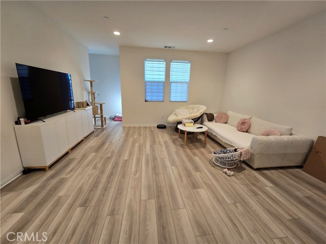 Detail Gallery Image 3 of 14 For 8901 Orangethorpe Ave, Buena Park,  CA 90621 - 4 Beds | 3/1 Baths