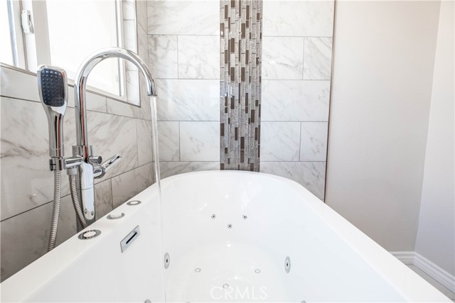 27531 Sunny Creek Drive, Valencia CA: https://media.crmls.org/medias/496e167b-9776-4f3f-89b5-9932686e271c.jpg