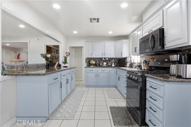 Detail Gallery Image 6 of 15 For 9257 Palmetto, Fontana,  CA 92335 - – Beds | – Baths