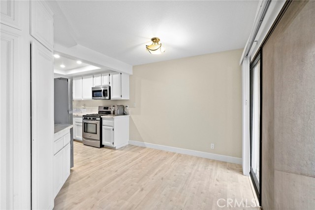 Detail Gallery Image 10 of 37 For 6 Fieldflower, Irvine,  CA 92614 - 3 Beds | 2/1 Baths