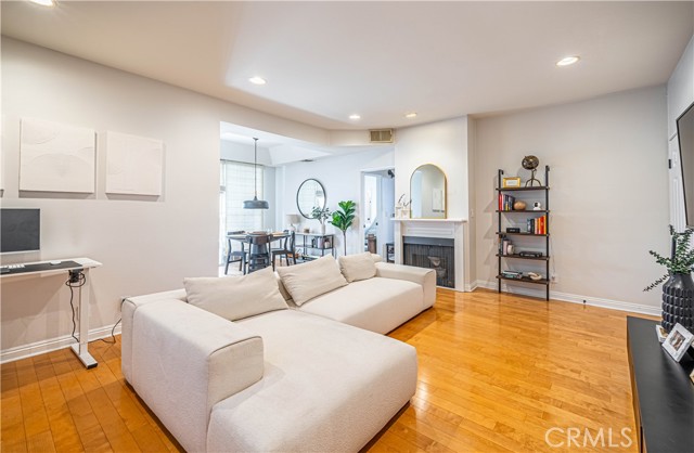 Detail Gallery Image 13 of 35 For 945 N Hudson Ave #104,  Los Angeles,  CA 90038 - 2 Beds | 2 Baths