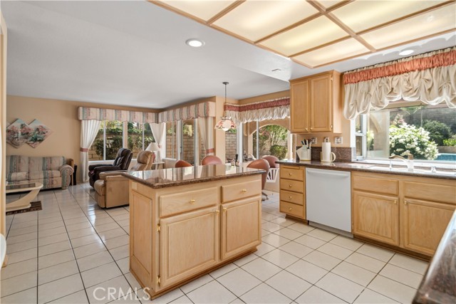 28852 Woodside Drive, Saugus CA: https://media.crmls.org/medias/496f3f1e-b198-4e16-b916-17c6f0e72c4a.jpg