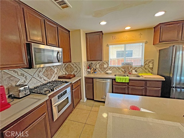 Detail Gallery Image 8 of 23 For 26365 Prairie Ln, Moreno Valley,  CA 92555 - 4 Beds | 3 Baths