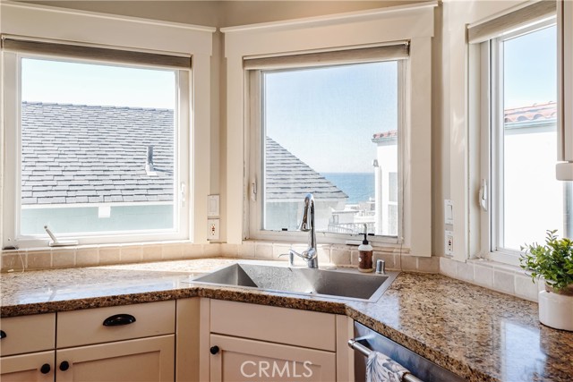 233 5th Street, Manhattan Beach, California 90266, 3 Bedrooms Bedrooms, ,3 BathroomsBathrooms,Residential,Sold,5th,SB22036248