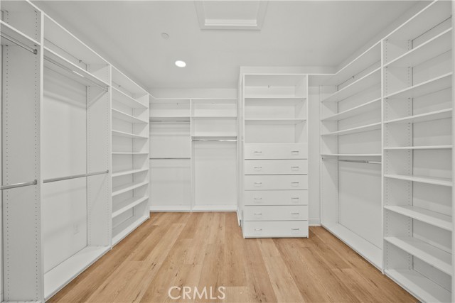 Detail Gallery Image 32 of 56 For 17715 Hillside, Canyon Country,  CA 91350 - 4 Beds | 4 Baths