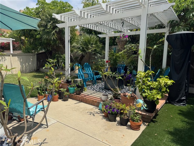 8 Bormes, Irvine CA: https://media.crmls.org/medias/49717328-dc56-4d75-9d6e-816ca5e71d78.jpg