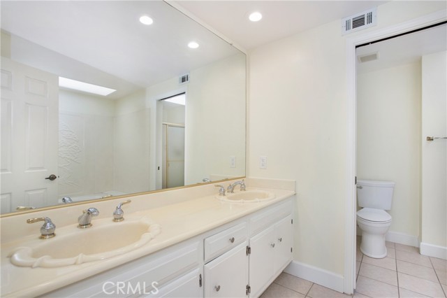 611 Colonial Circle, Fullerton CA: https://media.crmls.org/medias/49719c66-1eed-4a0d-a9d1-203c582d2b41.jpg