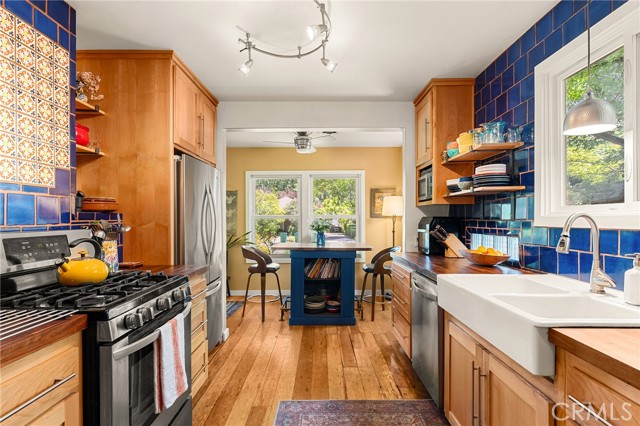 466 E 2nd Avenue, Chico CA: https://media.crmls.org/medias/4971bd54-099c-47f7-a6e2-e0d90669b4fb.jpg