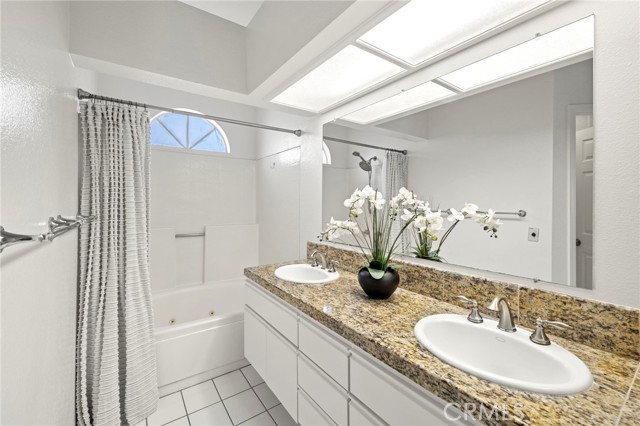 Detail Gallery Image 13 of 22 For 407 San Nicholas Ct, Laguna Beach,  CA 92651 - 2 Beds | 2/1 Baths