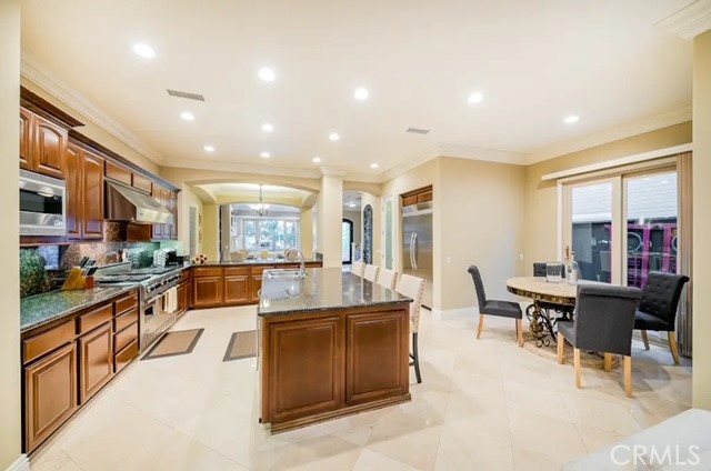 Detail Gallery Image 10 of 34 For 225 11th St, Huntington Beach,  CA 92648 - 4 Beds | 4/1 Baths