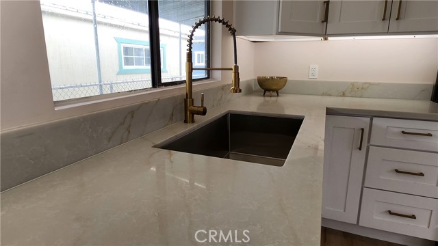 Detail Gallery Image 3 of 11 For 6665 Long Beach, Long Beach,  CA 90805 - 2 Beds | 2 Baths