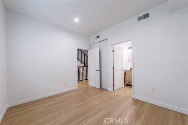 Detail Gallery Image 12 of 27 For 11839 1/2 Runnymede, North Hollywood,  CA 91605 - 4 Beds | 4 Baths