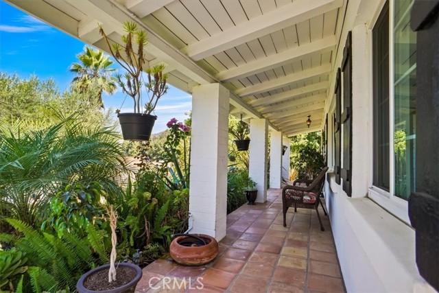 525 Bob Hope Drive, Burbank CA: https://media.crmls.org/medias/49757d03-d9d3-4e52-8396-1110919bcc66.jpg
