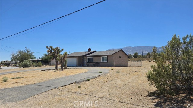 Detail Gallery Image 4 of 10 For 32673 Zircon Rd, Lucerne Valley,  CA 92356 - 3 Beds | 1 Baths