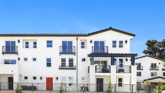 5 Brookline Avenue, Phillips Ranch CA: https://media.crmls.org/medias/49779e8a-3475-4ef7-87c3-366ed83b7f0d.jpg