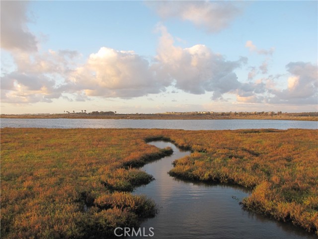 5145 Tortuga Drive, Huntington Beach CA: https://media.crmls.org/medias/4977ad96-b734-464d-817b-ca96278154b2.jpg