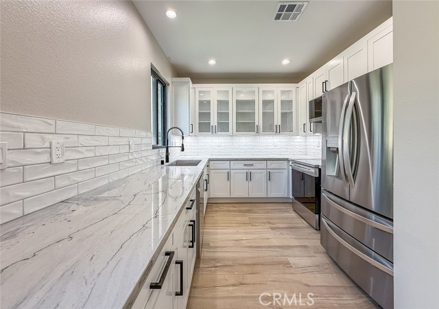 Detail Gallery Image 13 of 46 For 28722 Lincoln Ave, Castaic,  CA 91384 - 3 Beds | 3 Baths