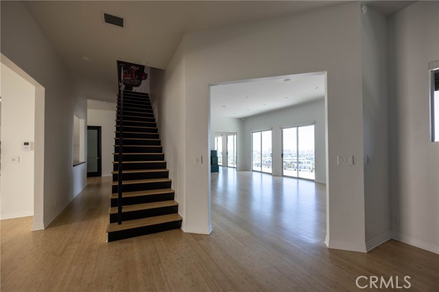 Detail Gallery Image 5 of 10 For 2069 N Gramercy Pl, Hollywood Hills,  CA 90068 - 5 Beds | 6 Baths