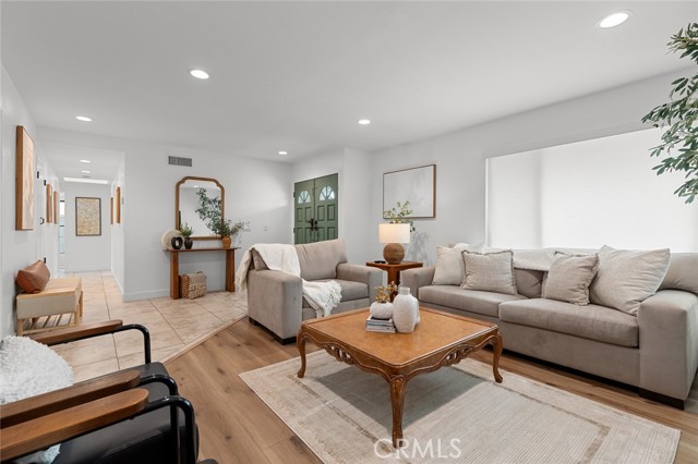 Detail Gallery Image 11 of 40 For 6582 Corrine Cir, Huntington Beach,  CA 92647 - 3 Beds | 2 Baths