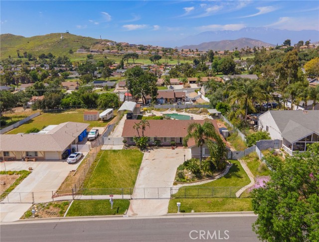Detail Gallery Image 2 of 43 For 7635 Lakeside Dr, Jurupa Valley,  CA 92509 - 4 Beds | 2/1 Baths