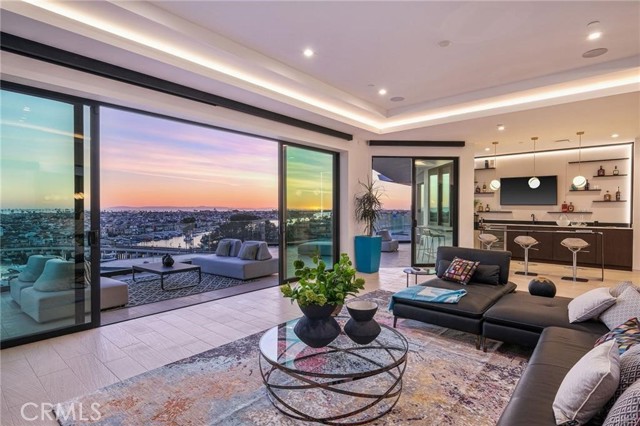 Detail Gallery Image 13 of 58 For 1207 Dolphin Ter, Corona Del Mar,  CA 92625 - 6 Beds | 6/2 Baths
