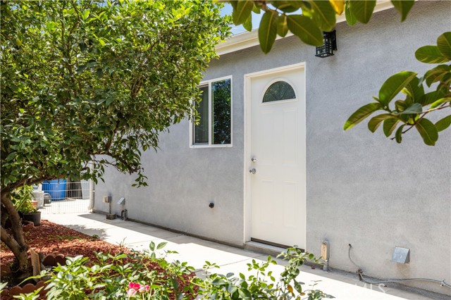 6219 1/2 Agnes Avenue, North Hollywood CA: https://media.crmls.org/medias/497b0bc6-5740-4fca-98f7-fd5dda592c29.jpg