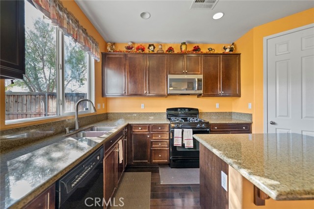 Detail Gallery Image 12 of 30 For 3937 Quartzite, San Bernardino,  CA 92407 - 4 Beds | 2/1 Baths