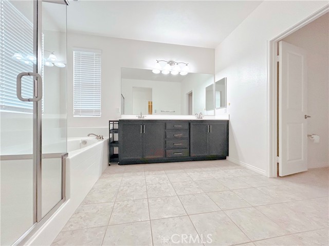2911 S Via Belamaria, Ontario CA: https://media.crmls.org/medias/497d52f6-fd3b-42b1-b3ca-c48ec6ce1260.jpg