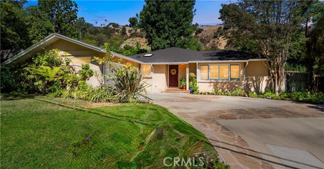 Detail Gallery Image 1 of 33 For 3629 Loadstone Dr, Sherman Oaks,  CA 91403 - 3 Beds | 2 Baths