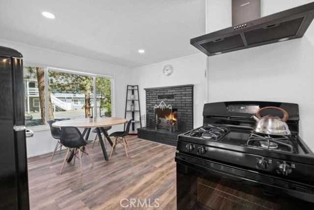 560 Edgemoor, Big Bear Lake CA: https://media.crmls.org/medias/497d95a5-80e6-40d2-94e3-80ff56e7c59e.jpg