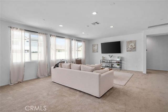 Detail Gallery Image 4 of 19 For 208 Parkview Dr, Calimesa,  CA 92320 - 4 Beds | 2 Baths