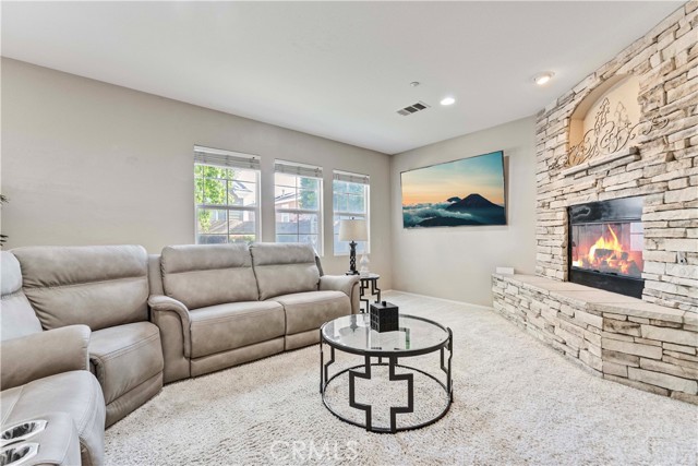 Detail Gallery Image 13 of 42 For 15601 N Peak Ln, Fontana,  CA 92336 - 4 Beds | 3 Baths