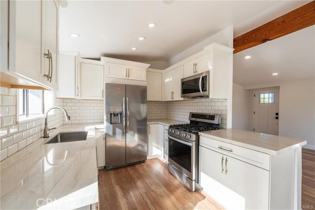 Detail Gallery Image 10 of 39 For 641 Cove, Costa Mesa,  CA 92627 - 4 Beds | 3 Baths