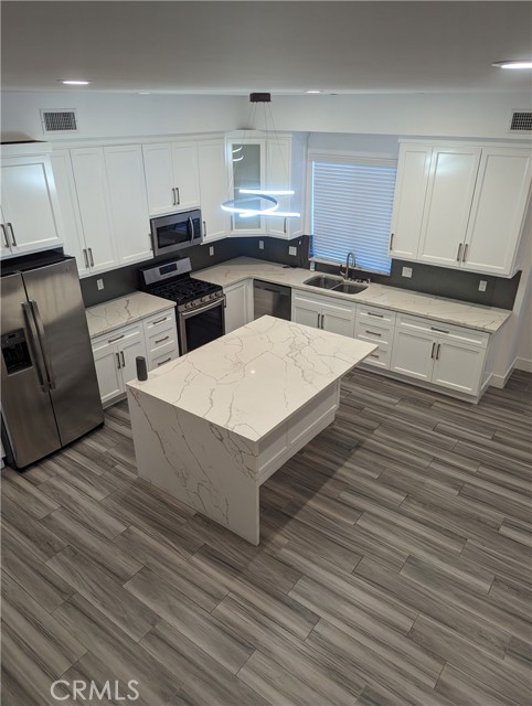 Detail Gallery Image 2 of 18 For 8254 Sharuzi Ln, Northridge,  CA 91325 - 3 Beds | 2/1 Baths