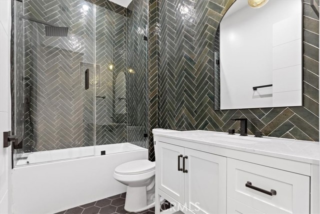 Detail Gallery Image 10 of 29 For 1807 Beloit Ave #3,  Los Angeles,  CA 90025 - 3 Beds | 2 Baths
