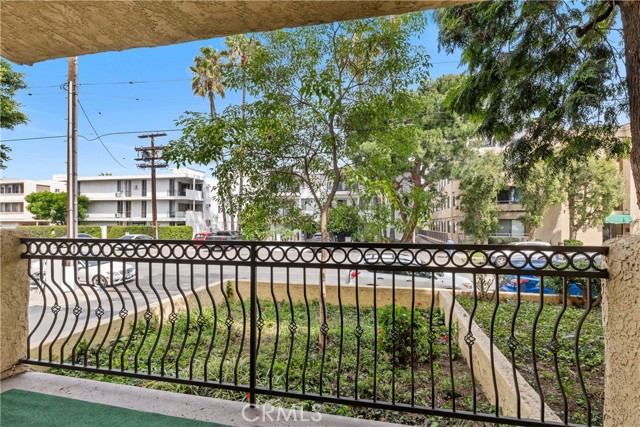 Image 7 of 33 For 5257 Radford Ave  101