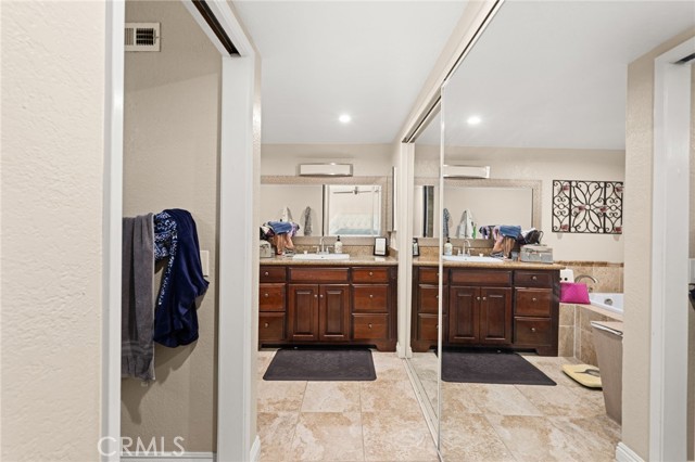 40 Country Wood Drive, Phillips Ranch CA: https://media.crmls.org/medias/4980e2f6-4662-48f5-bd72-ca6722898717.jpg