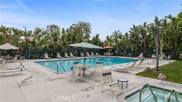 1027 W Rainbow Falls Way, Orange CA: https://media.crmls.org/medias/498152b8-2722-4106-b2a3-ac7e56b24e6a.jpg