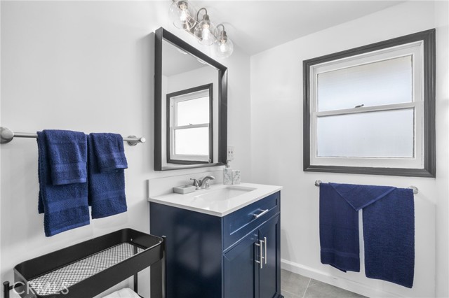 2702 Worthington Avenue, Bakersfield CA: https://media.crmls.org/medias/49817cd0-88e4-4db5-a6d4-47e5f60c9573.jpg