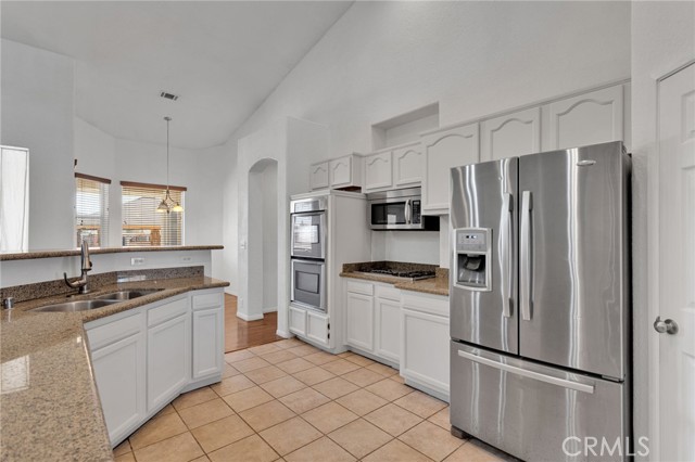 21350 Ramona Avenue, Apple Valley CA: https://media.crmls.org/medias/49824844-f80d-47fe-8925-520a9ce22738.jpg