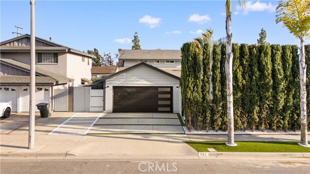 553 Sturgeon Drive, Costa Mesa CA: https://media.crmls.org/medias/49826113-a1ea-4f9a-a719-eb750ed56d0e.jpg
