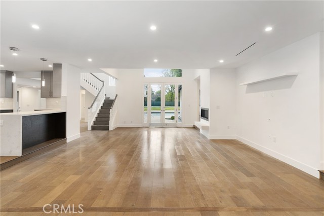 22904 Calvert Street, Woodland Hills CA: https://media.crmls.org/medias/49826573-2670-4fa7-a920-0553ec1007d4.jpg