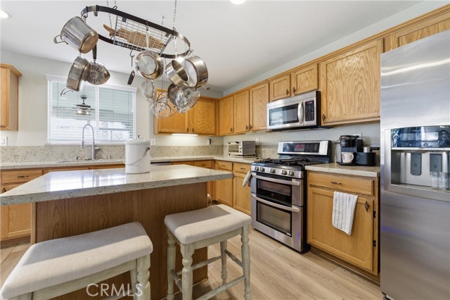 Detail Gallery Image 14 of 28 For 1542 Torbay Ct, Lancaster,  CA 93534 - 4 Beds | 2/1 Baths