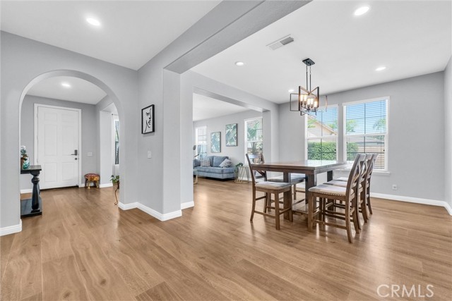 6895 Guinevere Court, Eastvale CA: https://media.crmls.org/medias/49832b7f-de04-46fa-a54b-7f9da28970a9.jpg