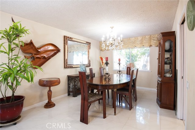 5295 Bronson Way, Riverside CA: https://media.crmls.org/medias/4983ade9-901a-48ed-bee2-744375b3c912.jpg