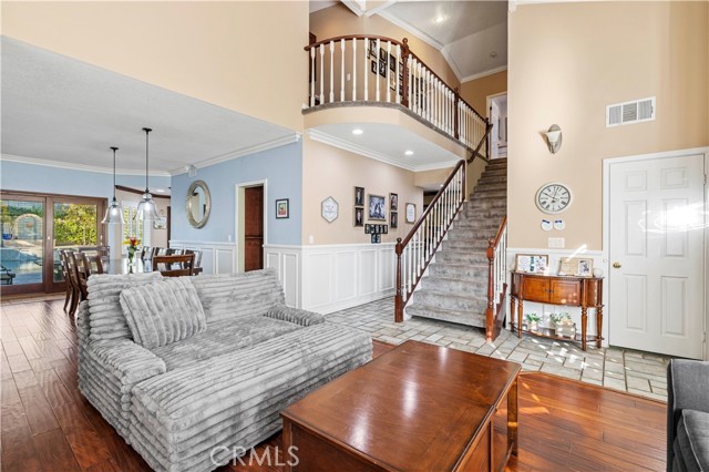 28642 Apricot Place, Saugus CA: https://media.crmls.org/medias/498407a0-374a-4862-9631-802801d97f77.jpg