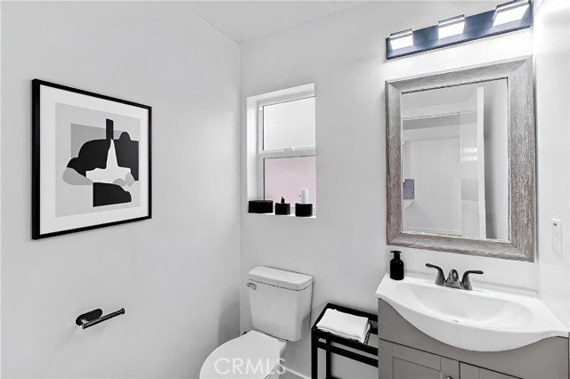 Detail Gallery Image 5 of 25 For 20302 Oxnard, Woodland Hills,  CA 91367 - 3 Beds | 2/1 Baths